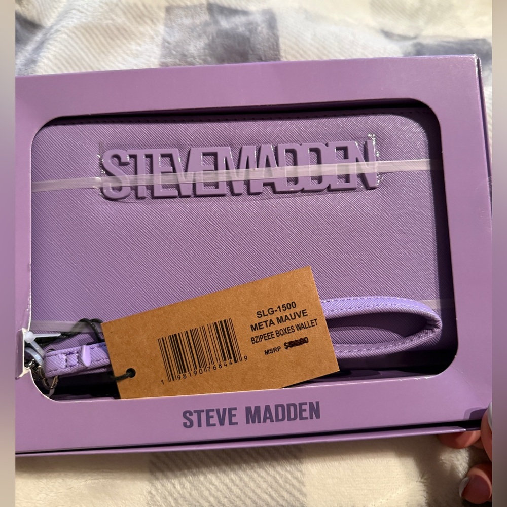 Steve Madden Meta Mauve Zip Wallet. NEW